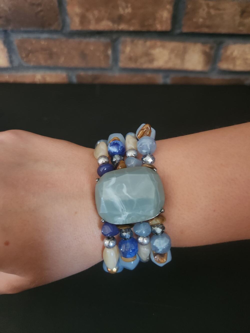 Multi-strand Chunky Beads Stretch Bracelet Green Center Stone Blue Cream Stones